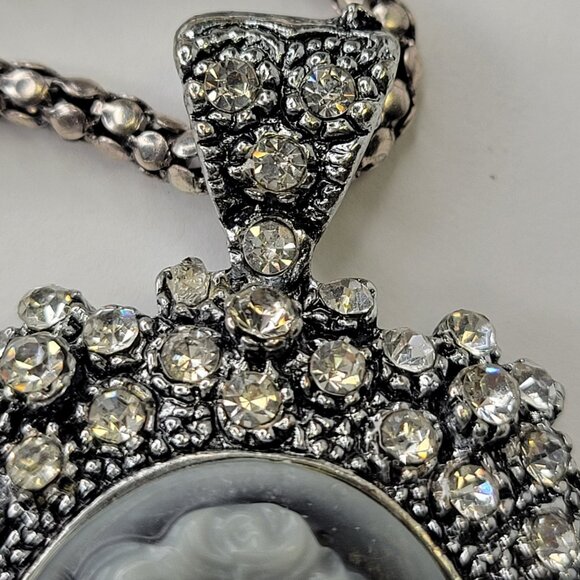 Victorian Inspired Cameo Crystal Rhinestones Pendant Necklace - Picture 4 of 9